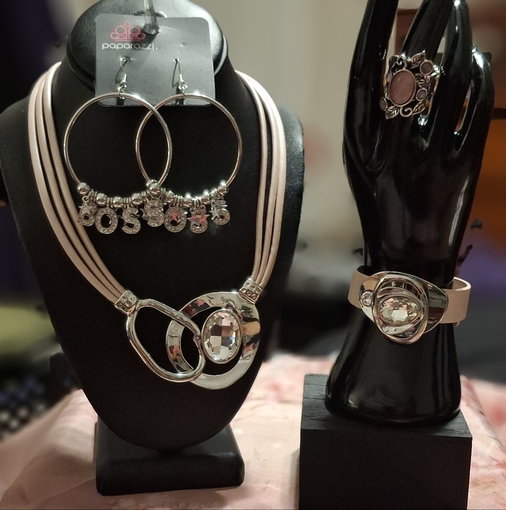 Paparazzi Silver and Cream Earring Set